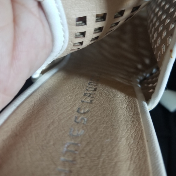 Chinese Laundry White Wedge Sandals - Picture 3 of 6